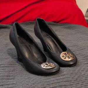 Tory Burch Sally Wedge Shoes With Gold Hardware! Authentic! Black Leather Size 7